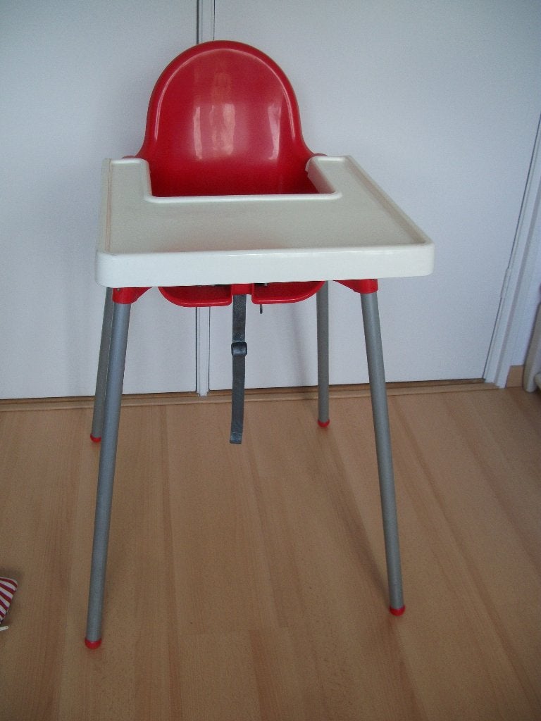 Ikea Kinderstoel met Tafelblad in Wit, Rood - 90 cm - netjes, Ophalen, Gebruikt, Overige typen, Stoelverkleiner