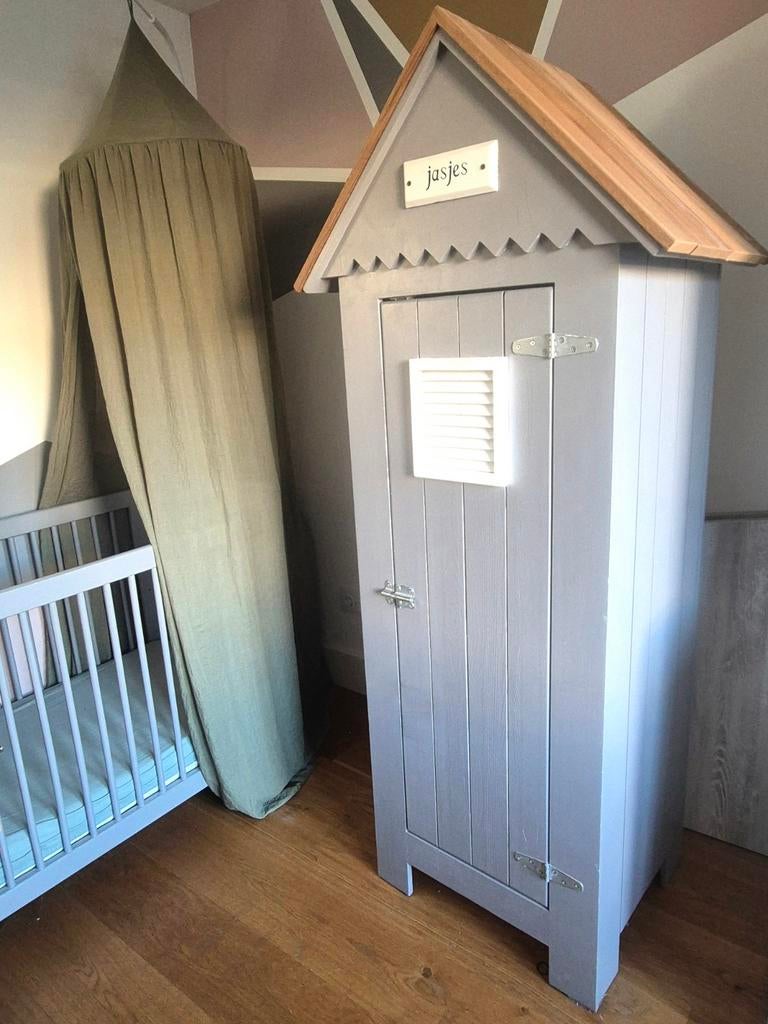 Boho grijze babykamer set: ledikant, kast & commode, Ophalen, Gebruikt, Minder dan 140 cm, Matras