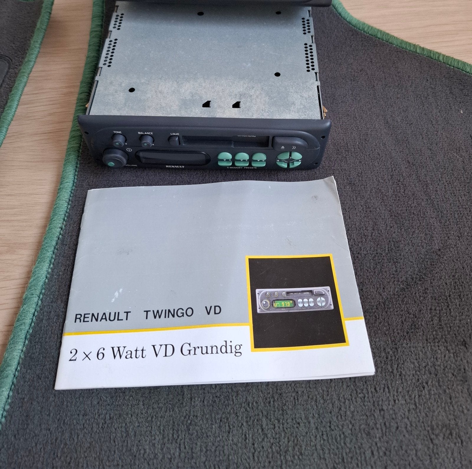 Renault Twingo Grundig Radio verte coriandre, Ophalen of Verzenden, Gebruikt