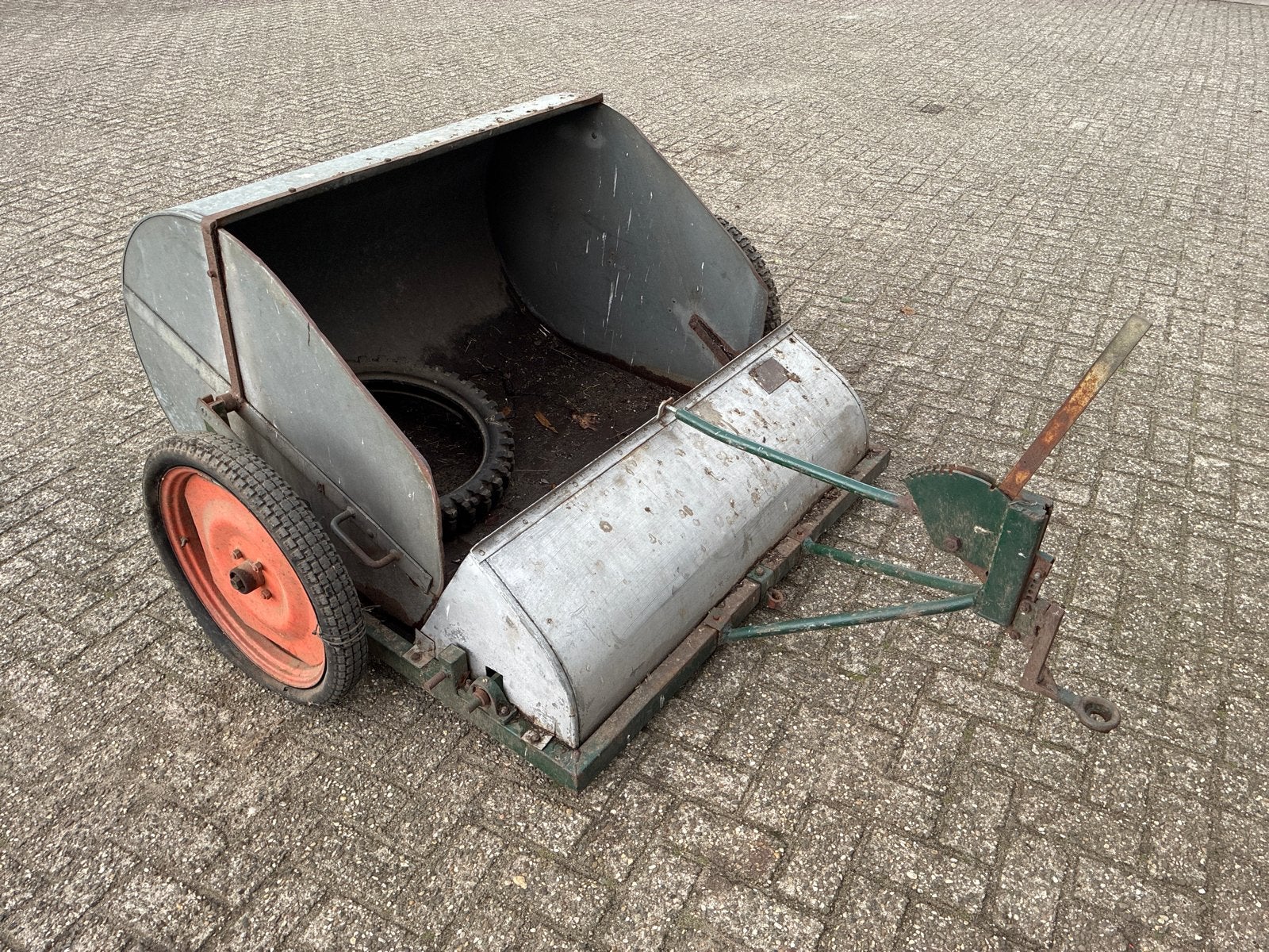 Wurf WH 120 veger veegwagen bladveger grasveger