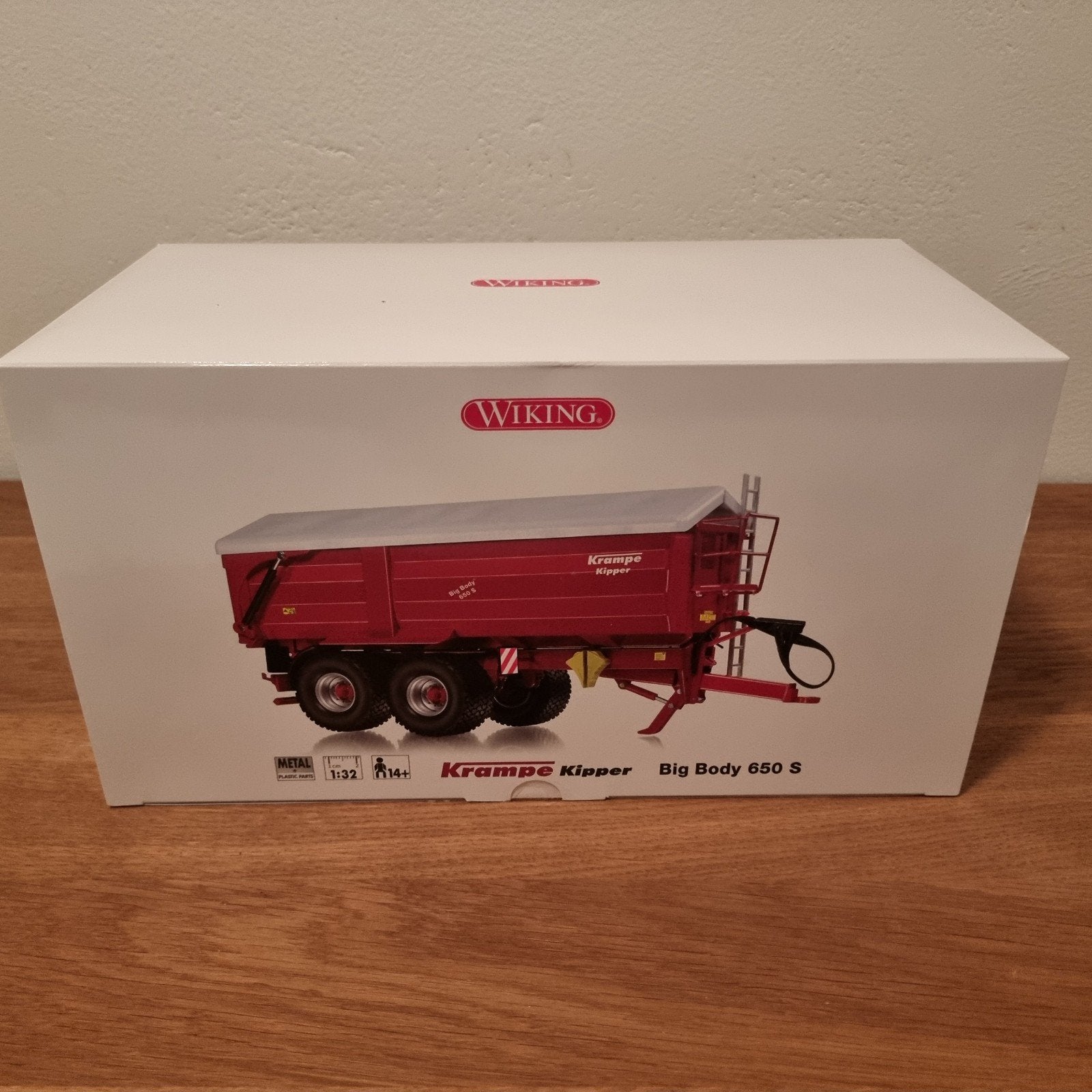 Krampe Big Body 650 S Wiking, Hobby en Vrije tijd, Modelauto's | 1:32, Ophalen of Verzenden, Nieuw, Tractor of Landbouw, Overige merken