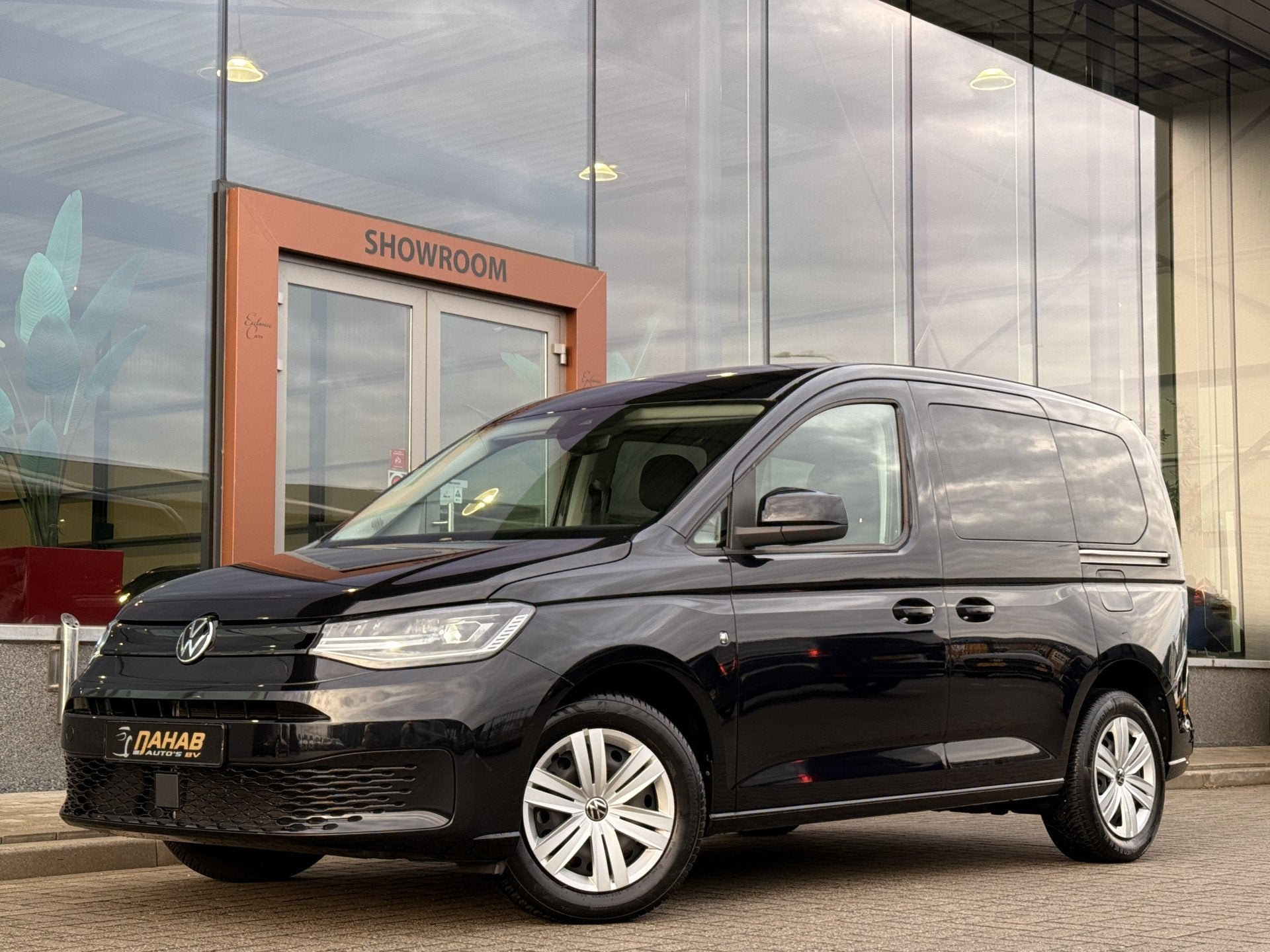 Volkswagen Caddy 1.5 TSI 5p DSG | Stoelverwarming | Voorruit, Overige modellen, 4 cilinders, 116 pk, Zwart