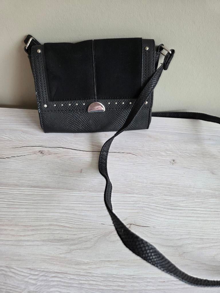 Primark Zwart Schoudertasje met Studs, Sieraden, Tassen en Uiterlijk, Tassen | Damestassen, Ophalen of Verzenden, Zo goed als nieuw