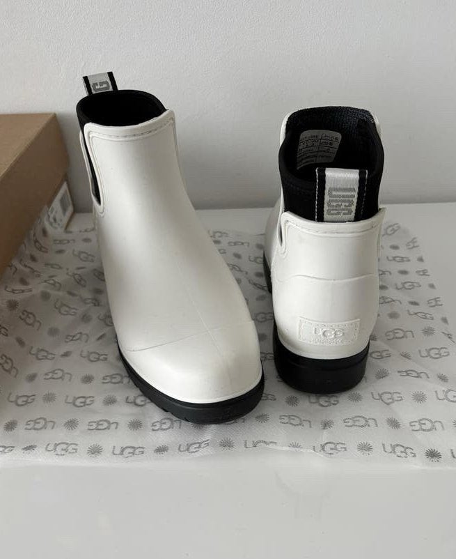 Ugg warme enkellaarzen maat 40 Nieuw origineel, Ophalen, Nieuw, Lage of Enkellaarzen