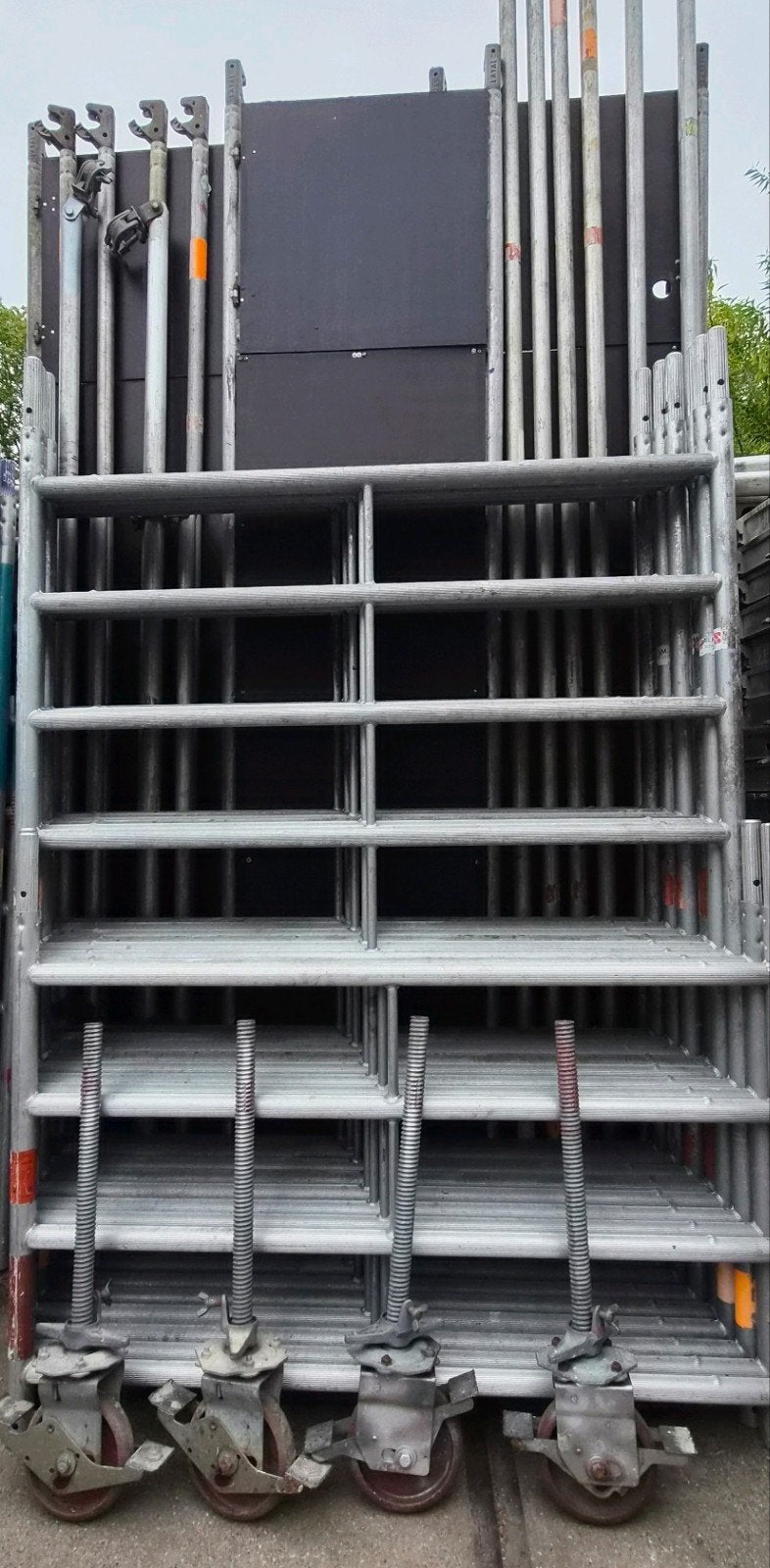 Te koop super nette zgan rolsteiger Werkhoogte 8.20 mtr, Doe-het-zelf en Verbouw, Steigers, Ophalen, Zo goed als nieuw, Layer