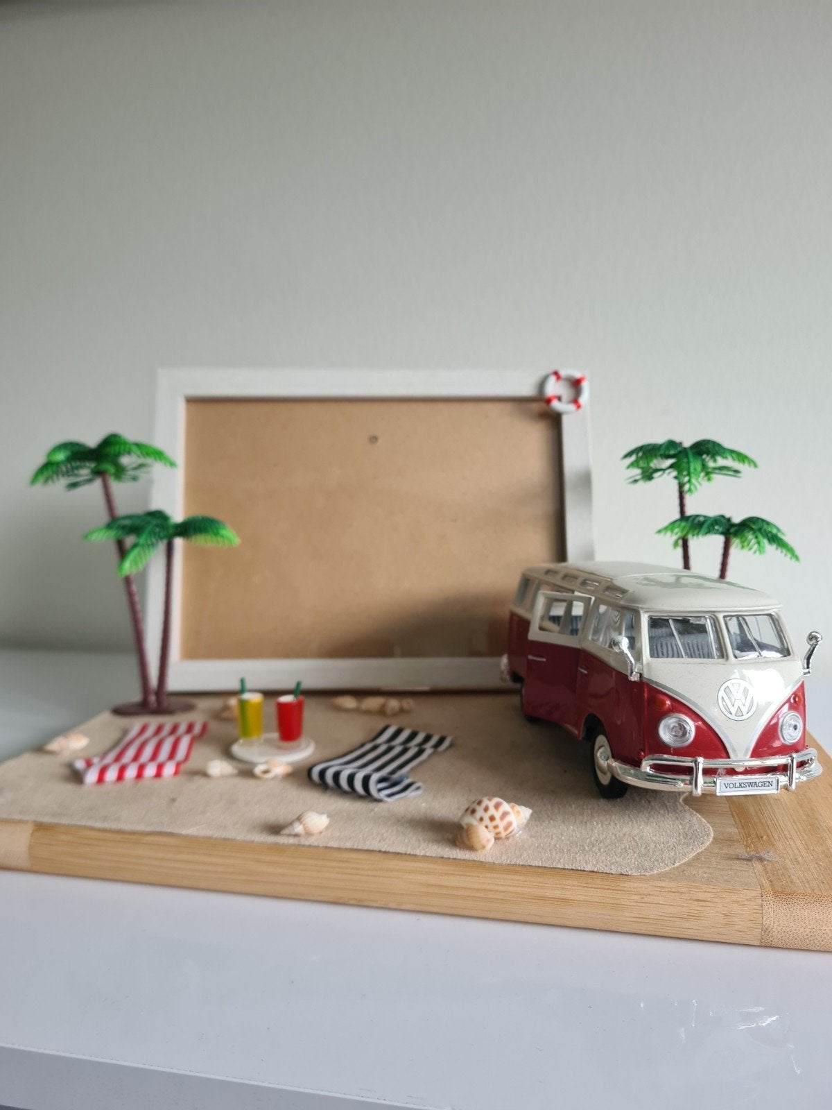 VW Busje 'Samba' 1:25 - Perfect cadeau voor kampeerl, Hobby en Vrije tijd, Modelbouw | Auto's en Voertuigen, Overige merken, 1:50 of kleiner
