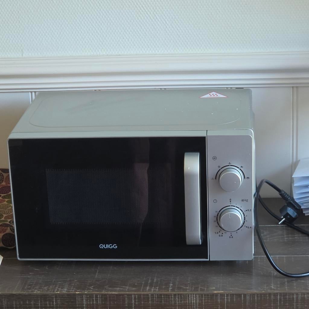 QUIGG Magnetron - Compact en Gebruiksvriendelijk, Ophalen, Gebruikt, Minder dan 45 cm, Magnetron