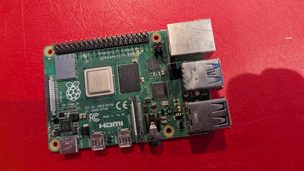 Raspberry Pi 4 Model B met officiële voeding, Computers en Software, Ophalen of Verzenden, Zo goed als nieuw