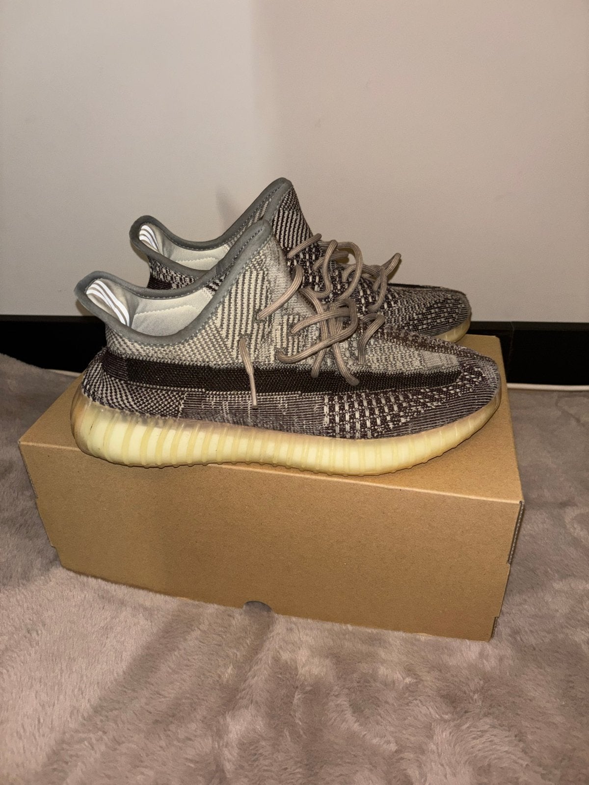 Yeezy Boost 350 V2 'Zyon' - Maat 44, Kleding | Heren, Schoenen, Ophalen of Verzenden, Zo goed als nieuw, Overige kleuren, Sneakers of Gympen