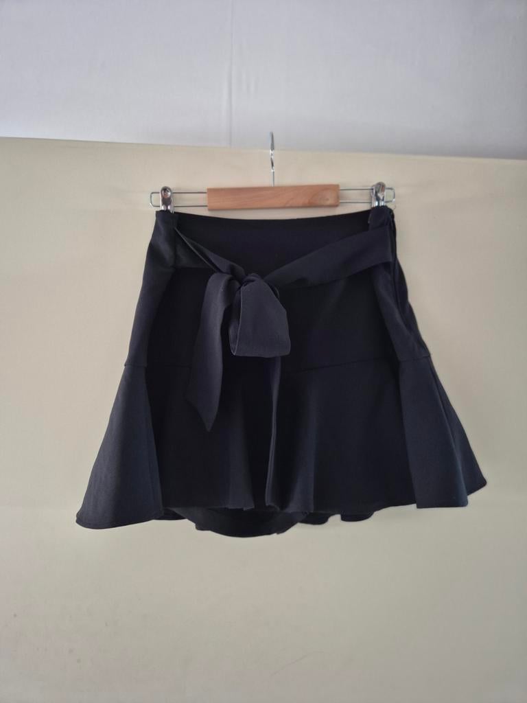 Zwarte ZARA Skort (Broekrokje) met Strikceintuur - Maat L, Kleding | Dames, Rokken, Zwart, Maat 42/44 (L), Ophalen of Verzenden