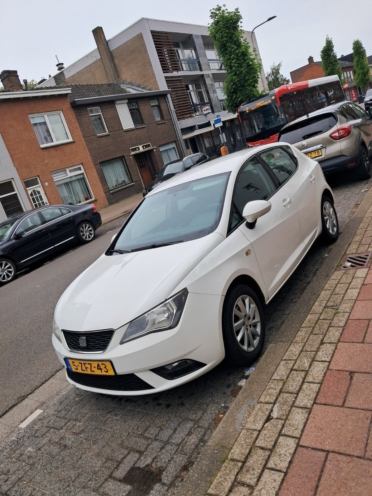 Seat Ibiza 1.2 63KW 5DRS 2013 Wit, Voorwielaandrijving, 40 €/maand, 990 kg, Handgeschakeld