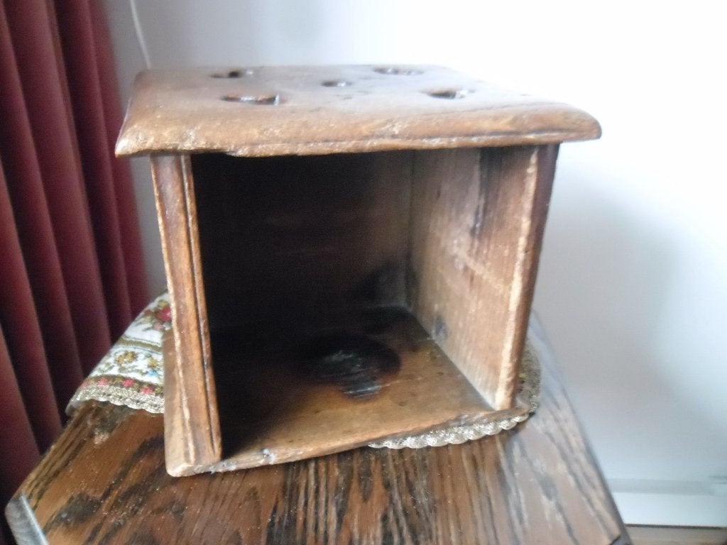 Antieke houten voetenstoof met hartjesuitsparingen, Ophalen of Verzenden