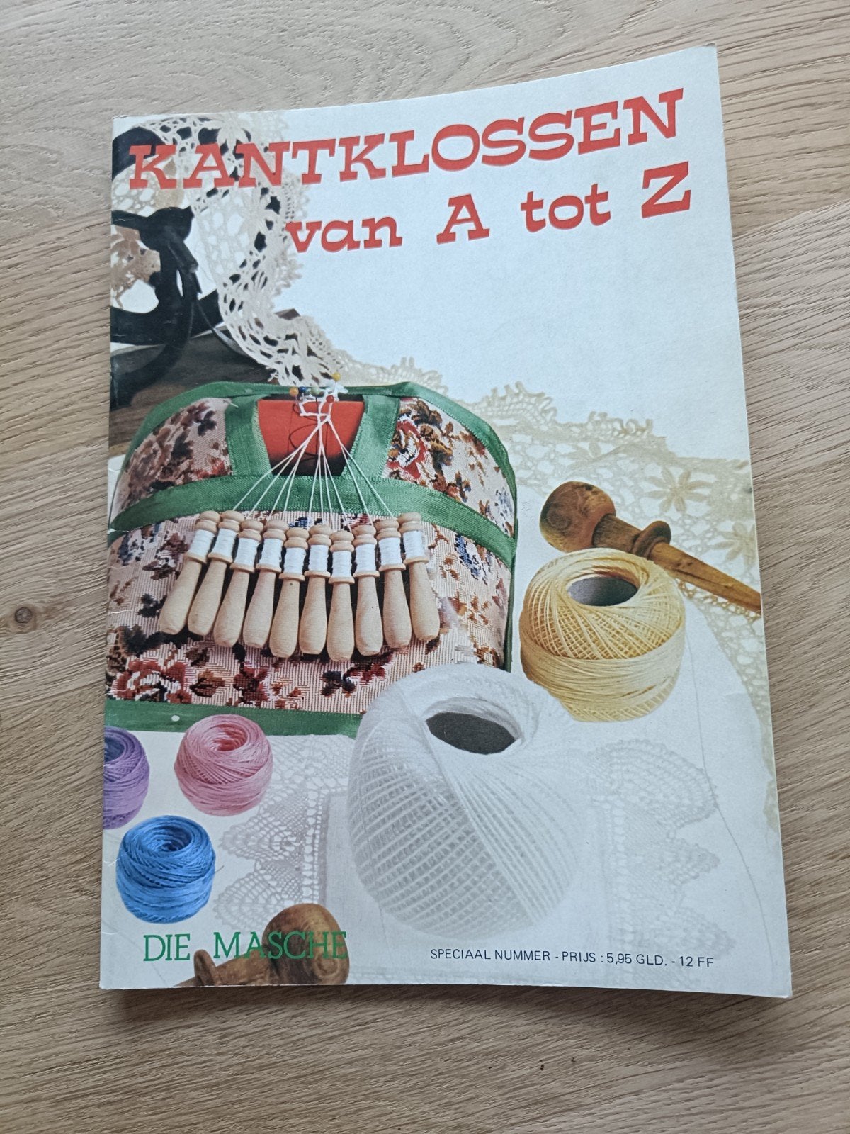 KANTKLOSSEN van A tot Z - Boek over kantklossen, Ophalen of Verzenden, Zo goed als nieuw, Boek of Tijdschrift