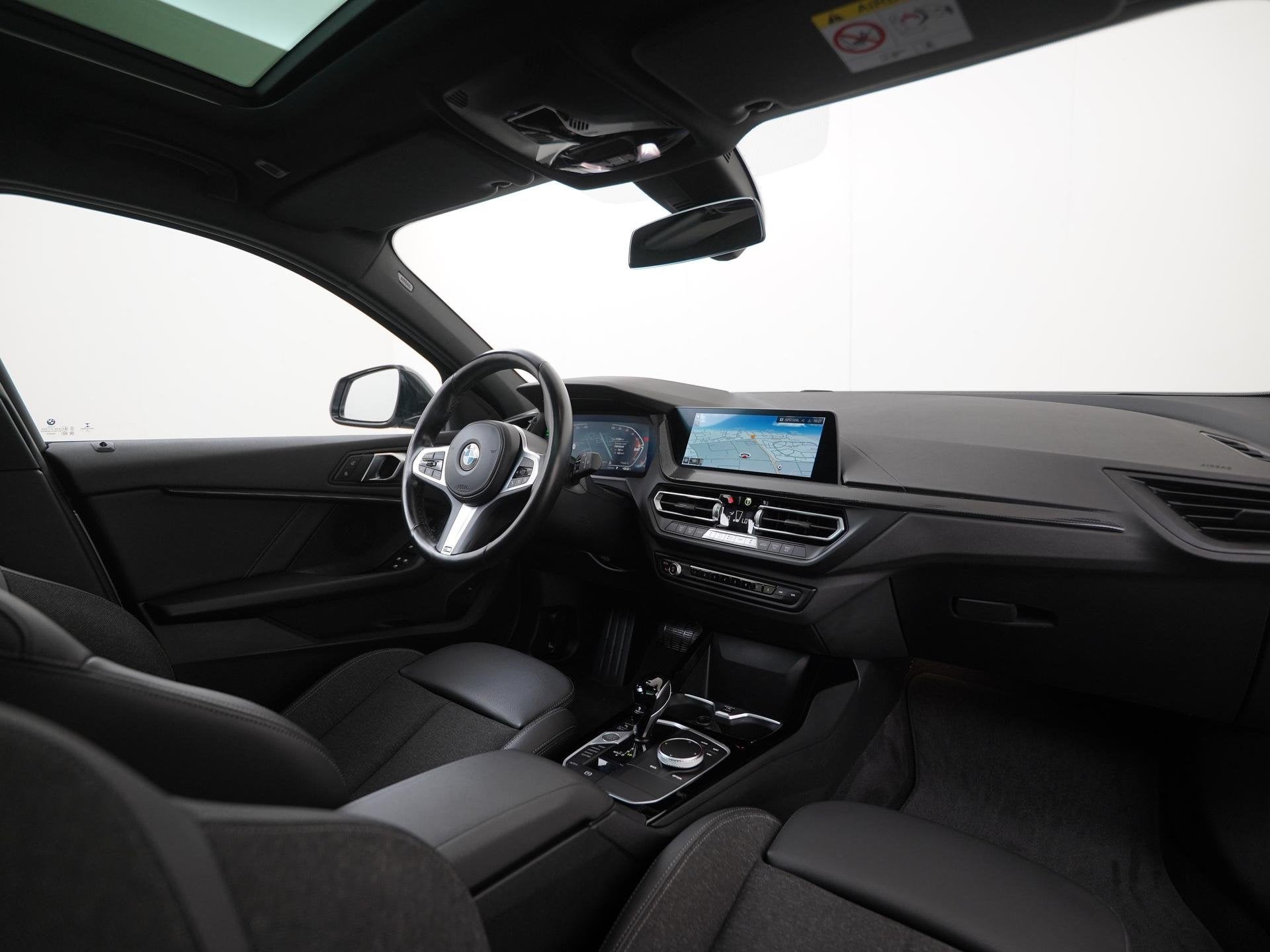 BMW 1 Serie 118i M Sport Automaat | Shadow Line | Panoramada, Auto's, BMW, 12 maanden, Gebruikt, Bedrijf, 3 cilinders