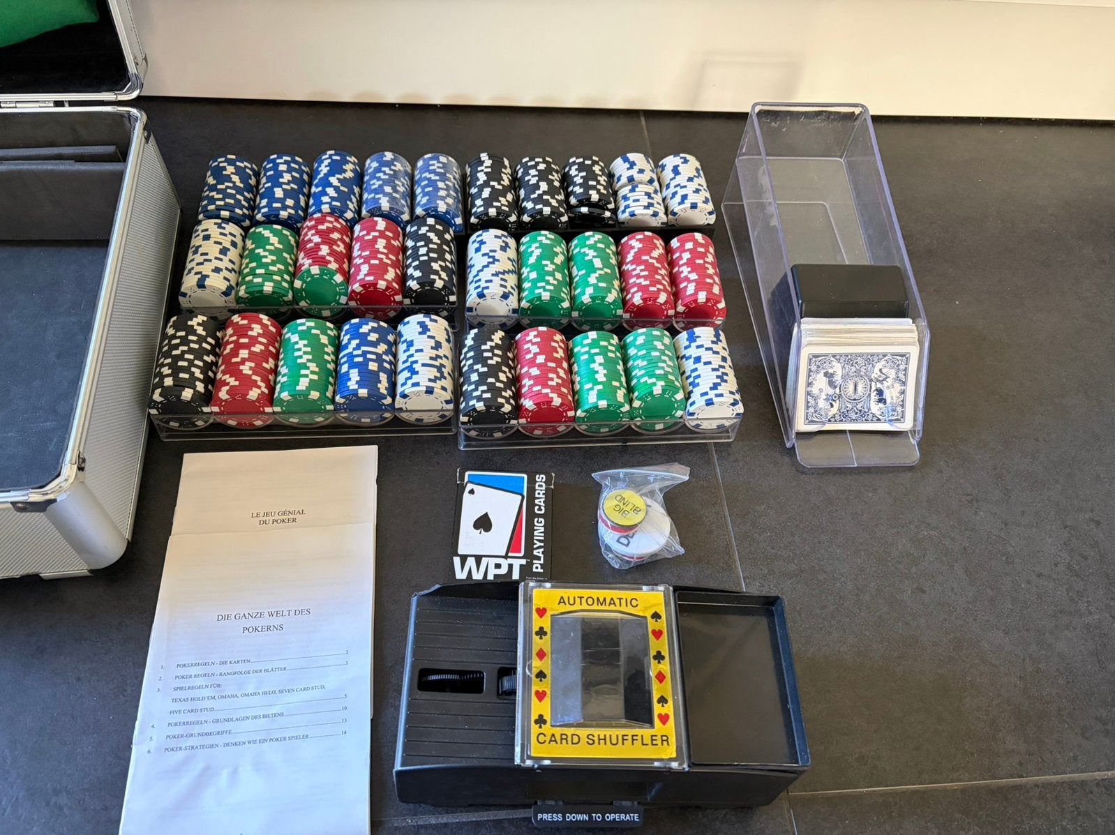Zeer groot pokerset. 600 fiches en meer. Pokerkoffer, Ophalen of Verzenden, Gebruikt