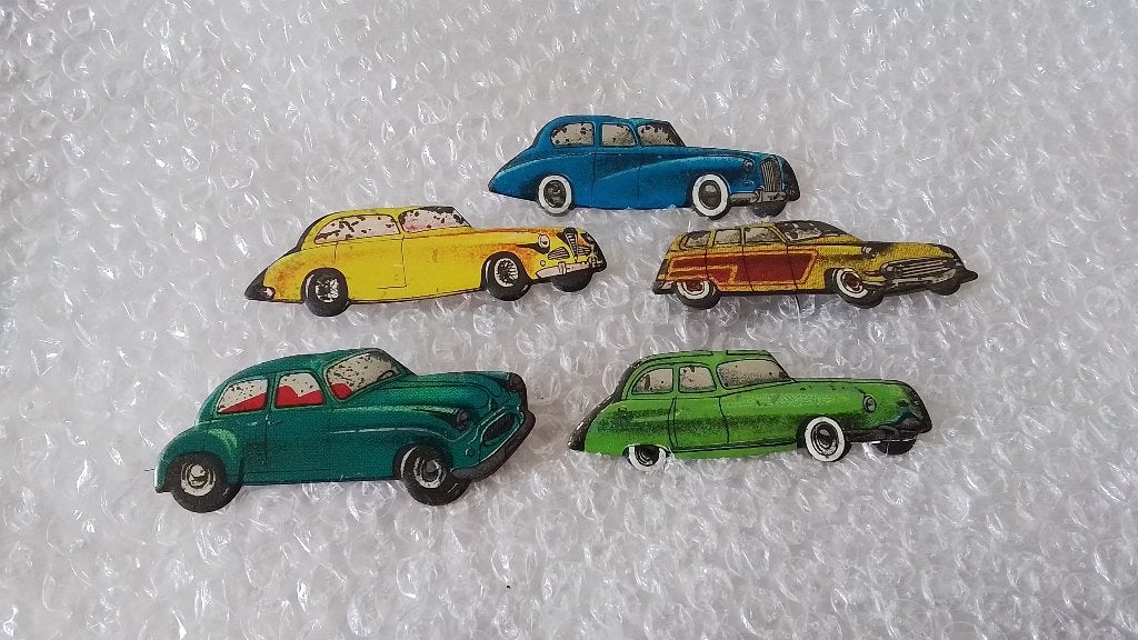5 verschillende auto speldjes, Verzamelen, Speldjes, Pins en Buttons, Ophalen of Verzenden, Zo goed als nieuw, Overige onderwerpen