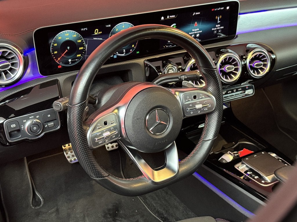 Mercedes-Benz CLA-Klasse 200 AMG Premium | Widescreen | Sfee, CLA, Automatische klimaatregeling, Gebruikt, 4 cilinders