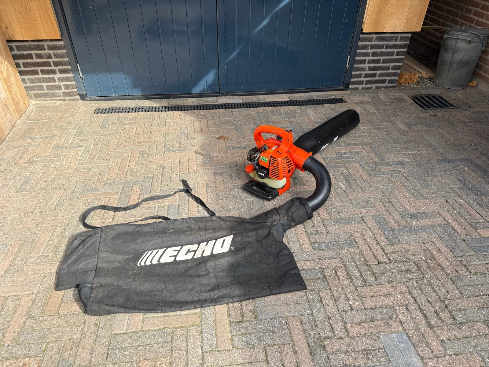 ECHO ES-250ES Bladzuiger en Bladblazer, Ophalen, Benzine, Gebruikt, Handgedragen