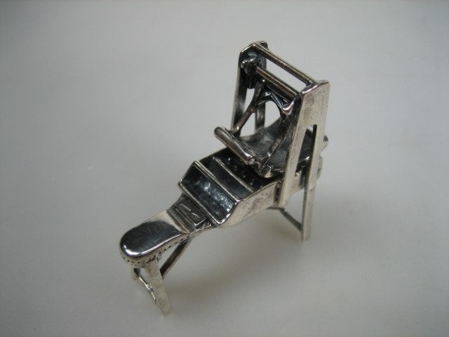 Zilveren Miniatuur als broodkadet vormmachine ca. 1985, Antiek en Kunst, Verzenden, Zilver