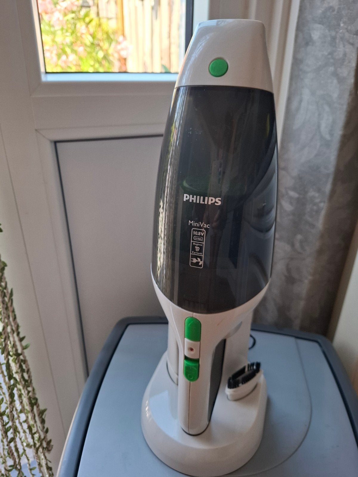 Philips MiniVac 10.8V Kruimeldief met Oplaadstation, Gebruikt, Ophalen of Verzenden, Draadloos, Reservoir