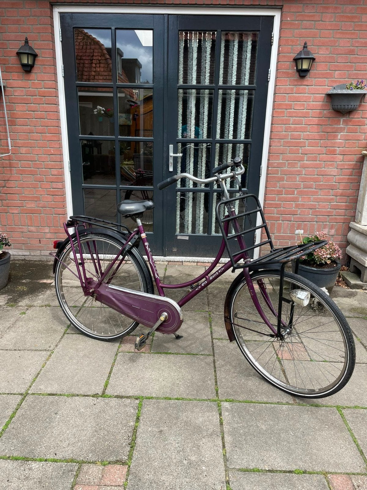 Omafiets paars met zwart 28 inch met voorrekje, Ophalen, Gebruikt