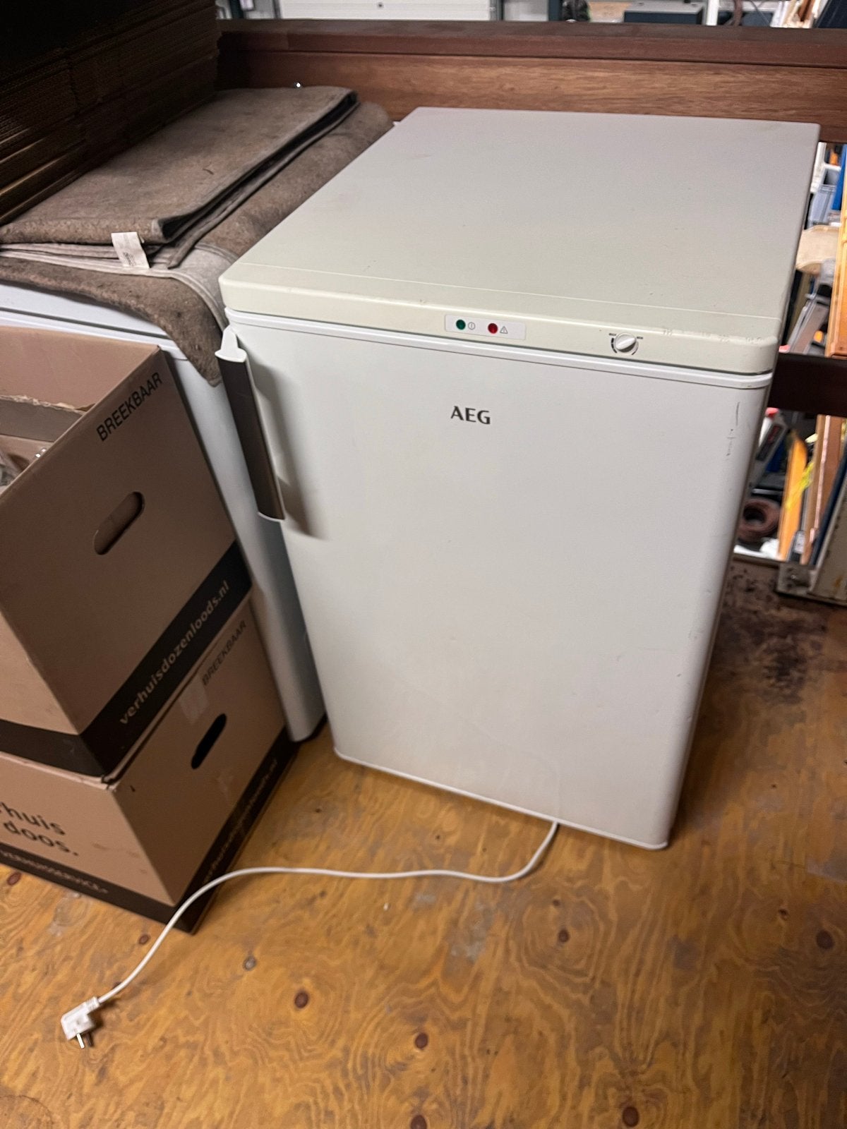 AEG TT110F A++ Vrieskast - Compact en Energiezuinig, Minder dan 60 cm, Zo goed als nieuw, Energieklasse A of zuiniger, Vrijstaand
