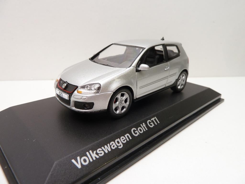 VW Golf GTI V  '' Norev '', Hobby en Vrije tijd, Modelauto's | 1:43, Ophalen of Verzenden, Zo goed als nieuw, Auto, Norev