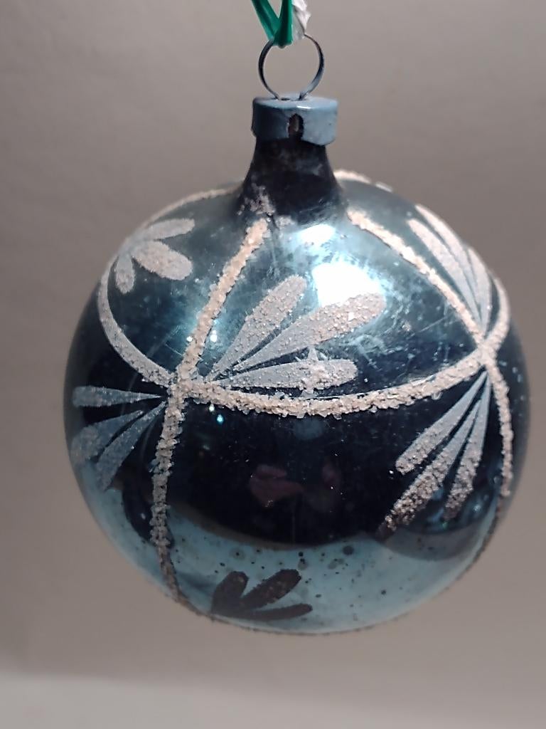 oude kerstbal blauw met deco / 7,5 cm, Diversen, Kerst, Ophalen, Gebruikt