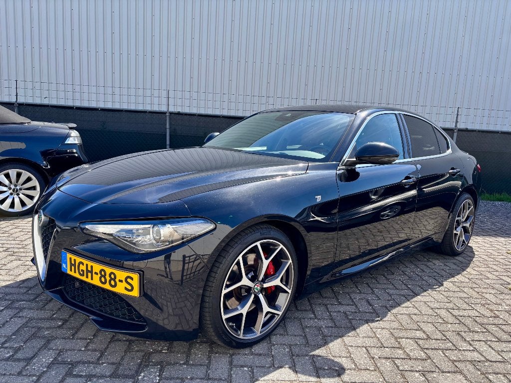 Alfa Romeo Giulia 2.0 Turbo 280pk Aut 2021 Zwart, Auto's, Alfa Romeo, Bedrijf, Giulia, ABS, Adaptive Cruise Control, Airbags, Apple Carplay
