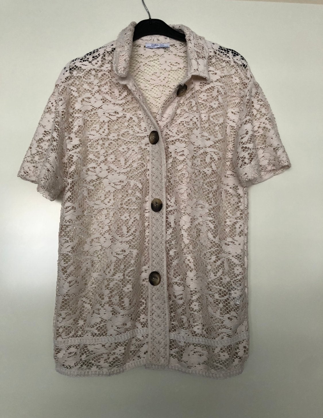 Prachtige kanten blouse van Zara maat M, Ophalen of Verzenden, Zo goed als nieuw, Maat 38/40 (M), Beige