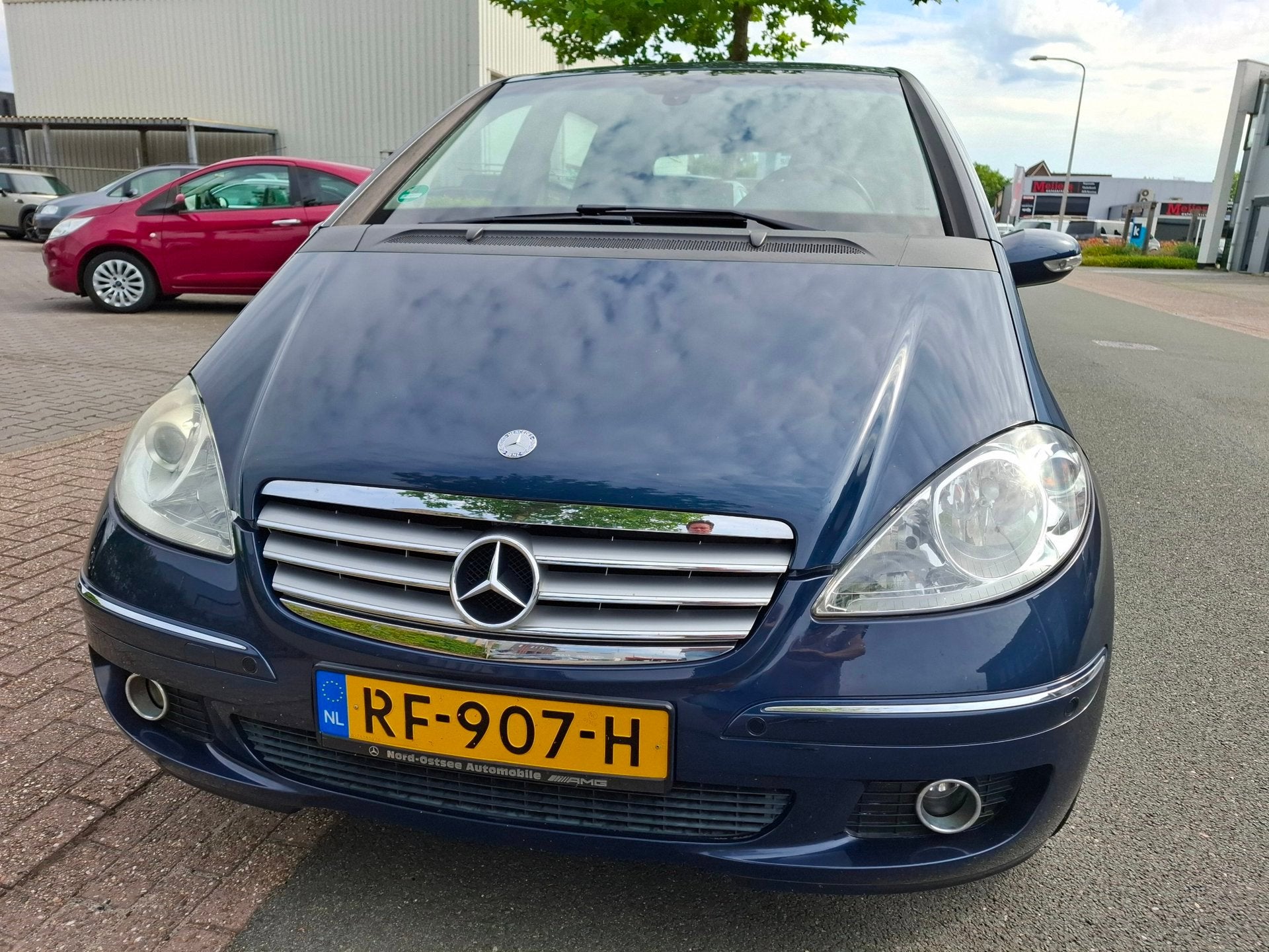 Mercedes-Benz A-klasse 200 Classic AIRCO/CRUISE/NAVI/TREKHAA, Auto's, Voorwielaandrijving, Gebruikt, Zwart, 4 cilinders