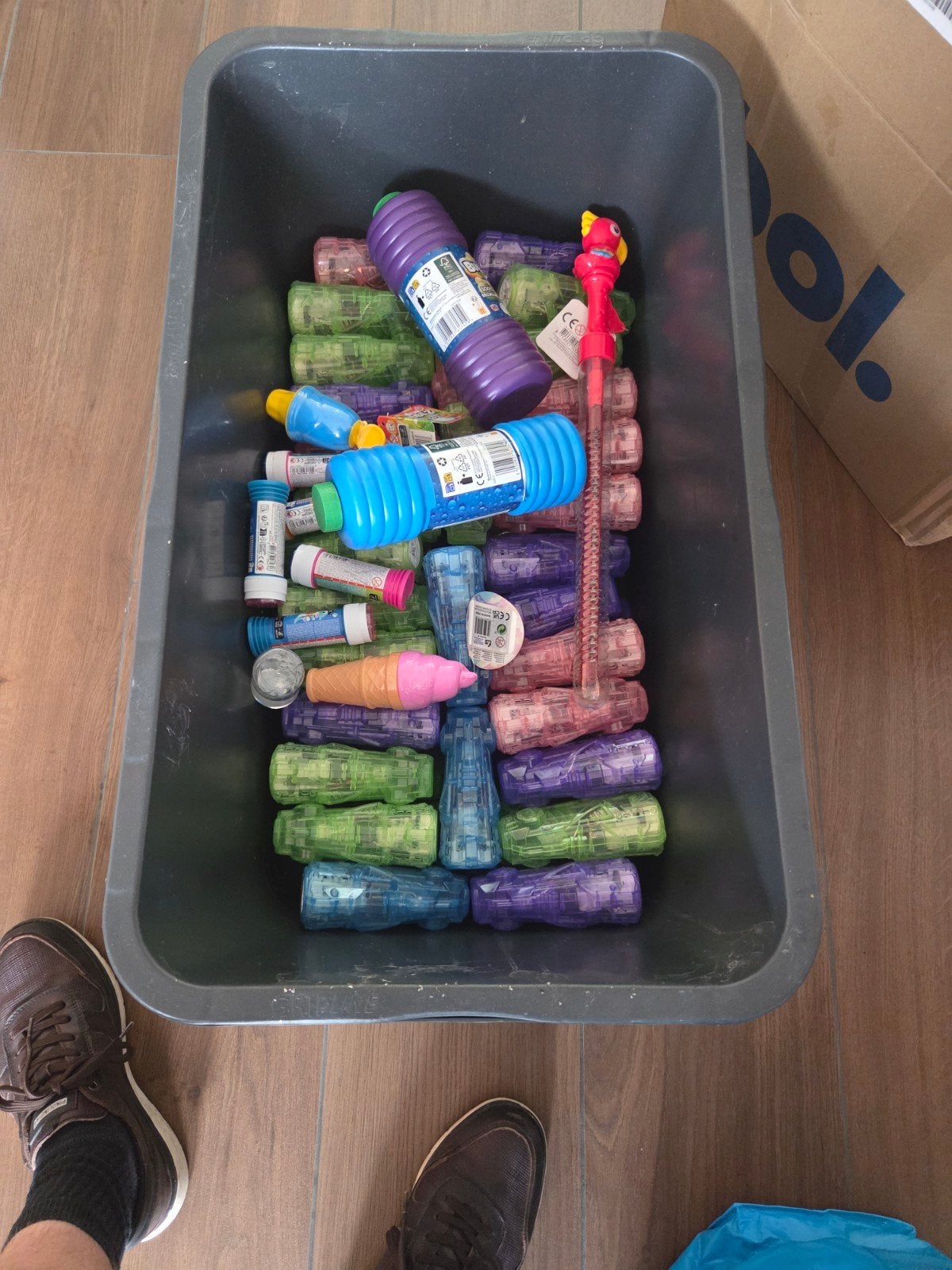 Grote partij bellenblaas pistolen (30 stuks)en vloeistof, Ophalen