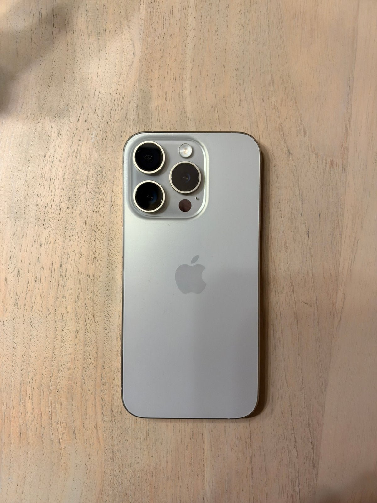 Foto 4 van Apple iPhone 15 Pro 256GB natural titanium