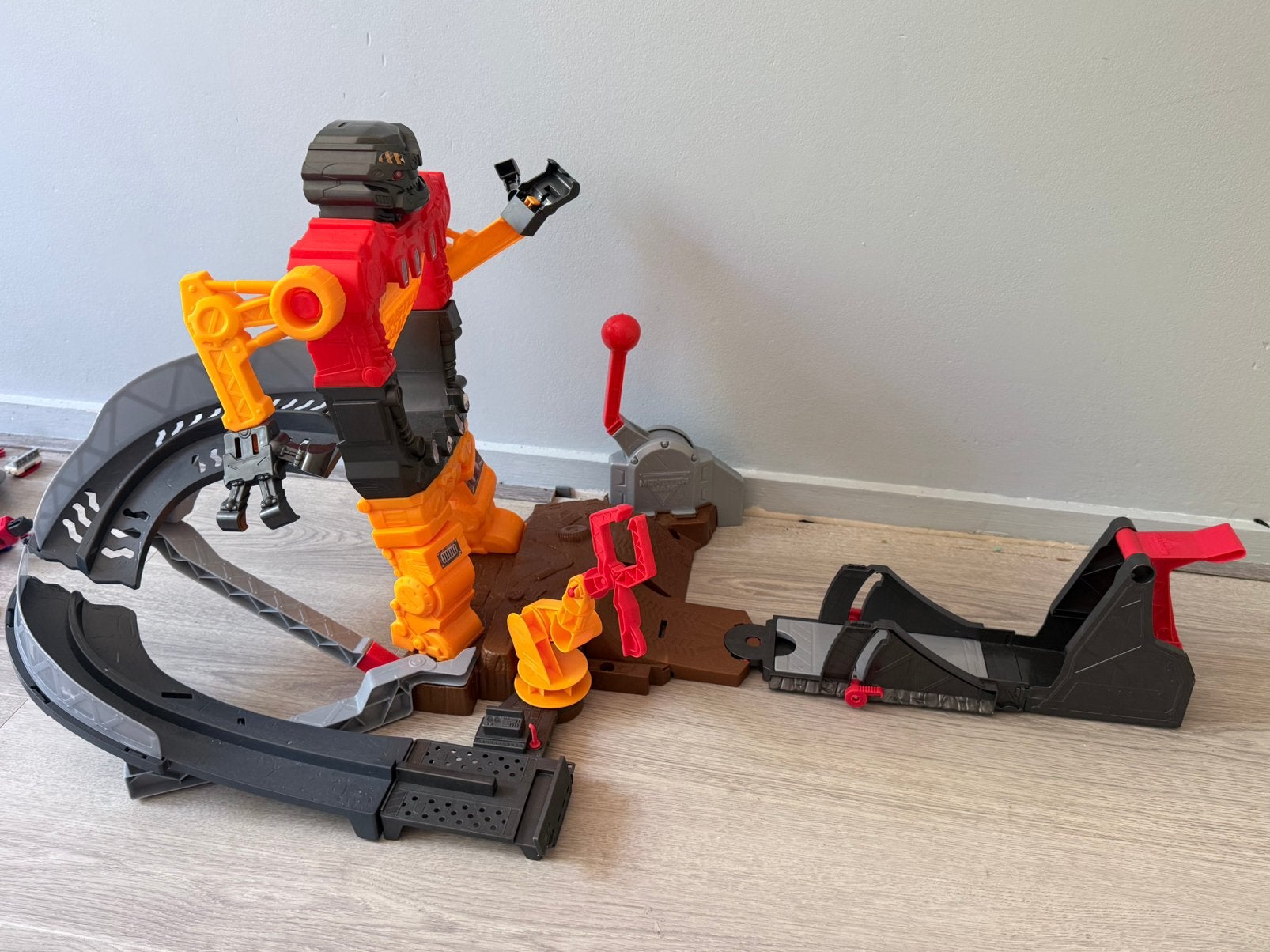 Monstertruk, Ophalen, Zo goed als nieuw