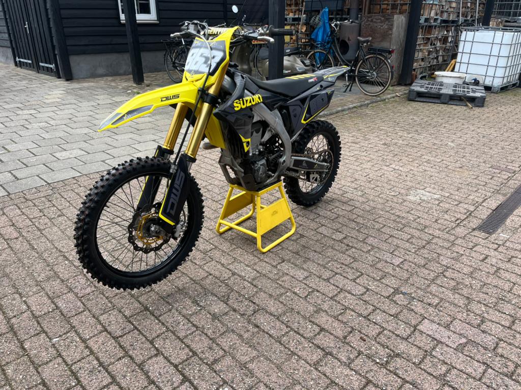 Suzuki RM-Z 450 uit 2018 - Zeer goed onderhouden, Motoren, Motoren | Suzuki, 450 cc, Gebruikt, Particulier, Crossmotor