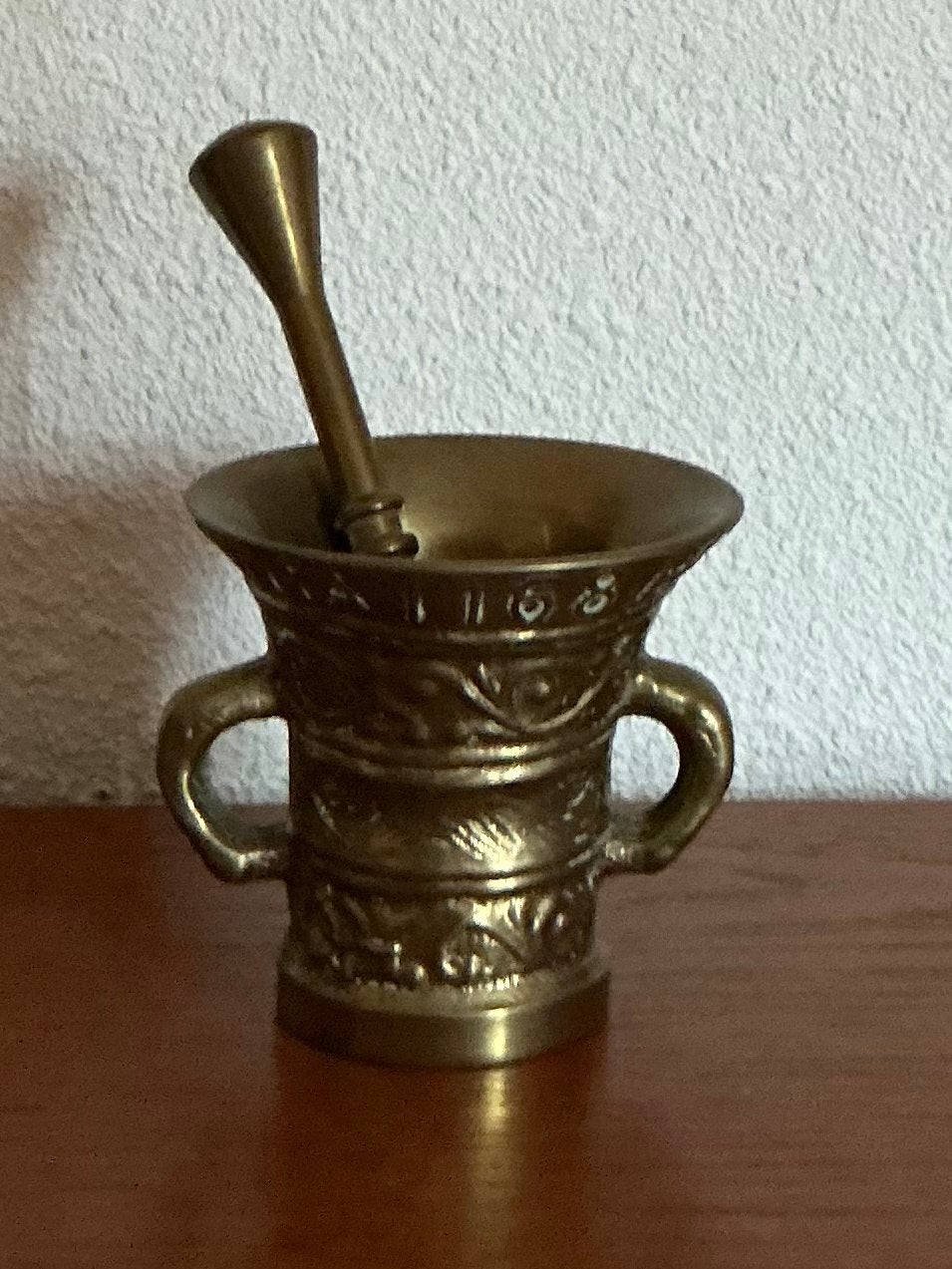 Antieke  kleine bronzen vijzel met stamper, Ophalen of Verzenden, Brons