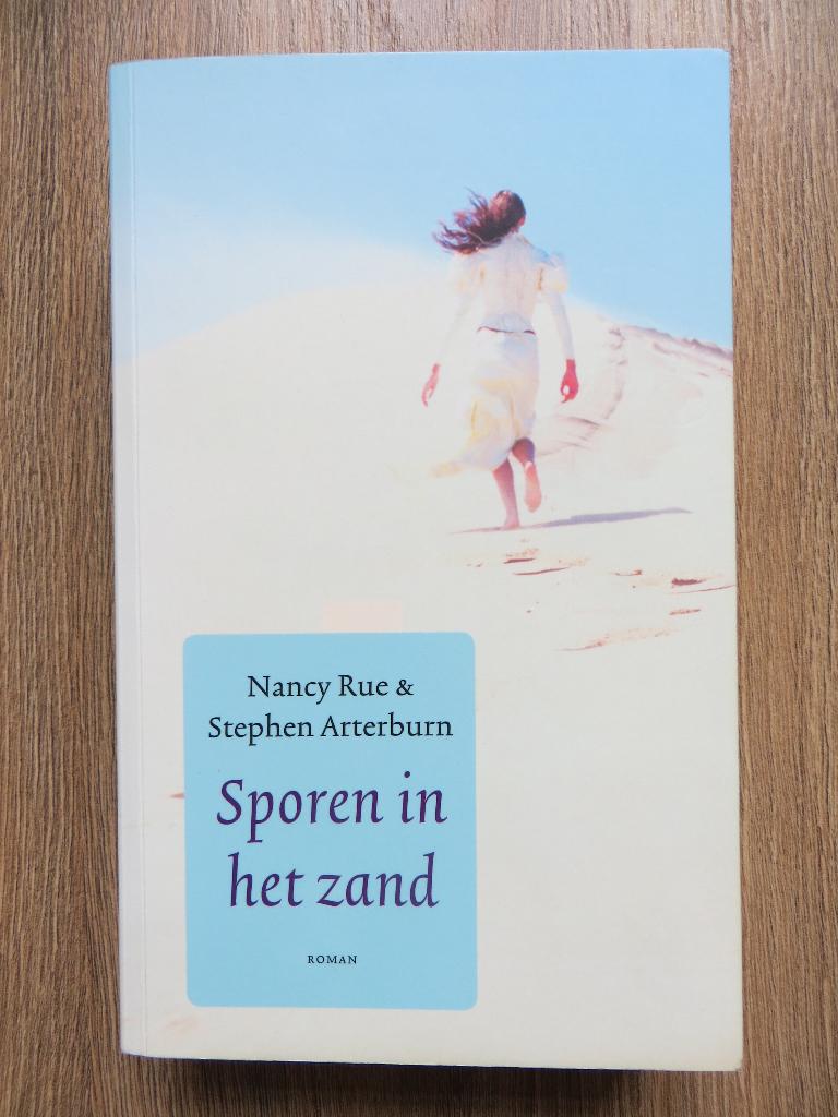 Roman 'Sporen in het zand', Boeken, Ophalen, Zo goed als nieuw, Nancy Rue & Stephen Arterburn