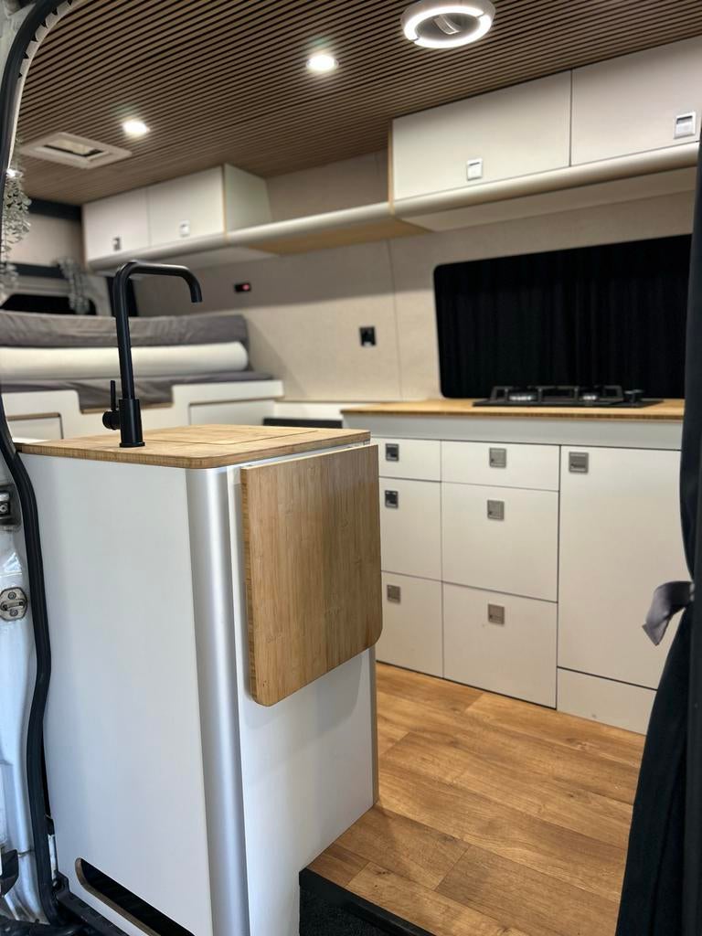 Mercedes Sprinter Camper Off-Grid Professioneel gebouwd, Caravans en Kamperen, Buscamper of Camperbus, Tot en met 2, Particulier