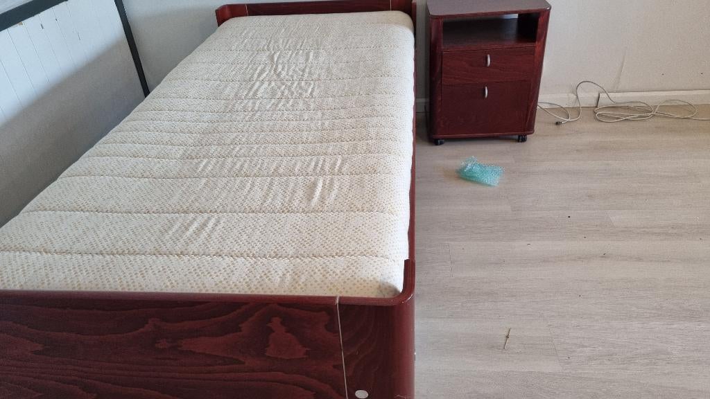 Ledikant, Ophalen, 90 cm, Eenpersoons, Zo goed als nieuw
