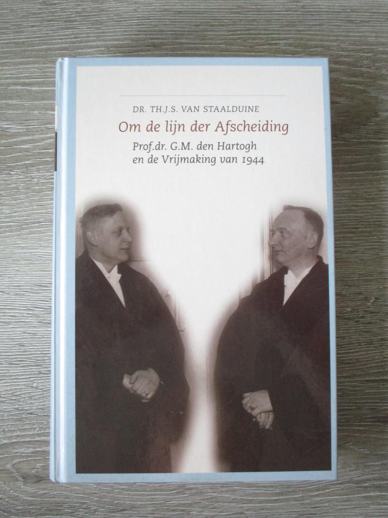 Om de lijn der afscheiding; Prof. Dr. G.M. den Hartogh en, Ophalen of Verzenden, Gelezen
