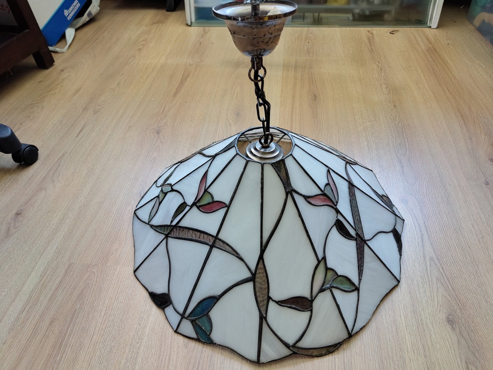 Vintage hanglamp in Tiffanystijl, Huis en Inrichting, Lampen | Hanglampen, Ophalen, E27 (groot), Tiffany, Glas