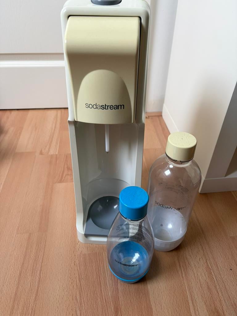 Sodastream wit, twee flessen, met lege cilinder, Ophalen of Verzenden, Gebruikt