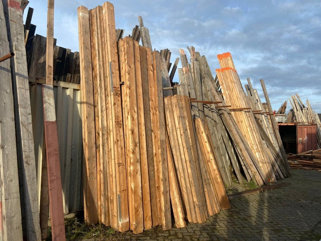 Diverse kopmaten en lengtes vuren gebruikte balken. (€2/m1), Ophalen, Gebruikt, 250 cm of meer, Balken