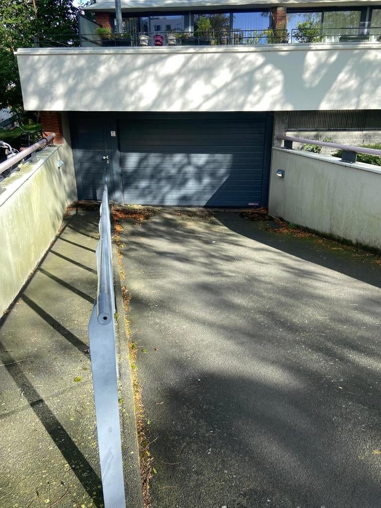 Te koop overdekte parkeerplaats Nieuw Sloten, Huizen en Kamers, Garages en Parkeerplaatsen, Amsterdam