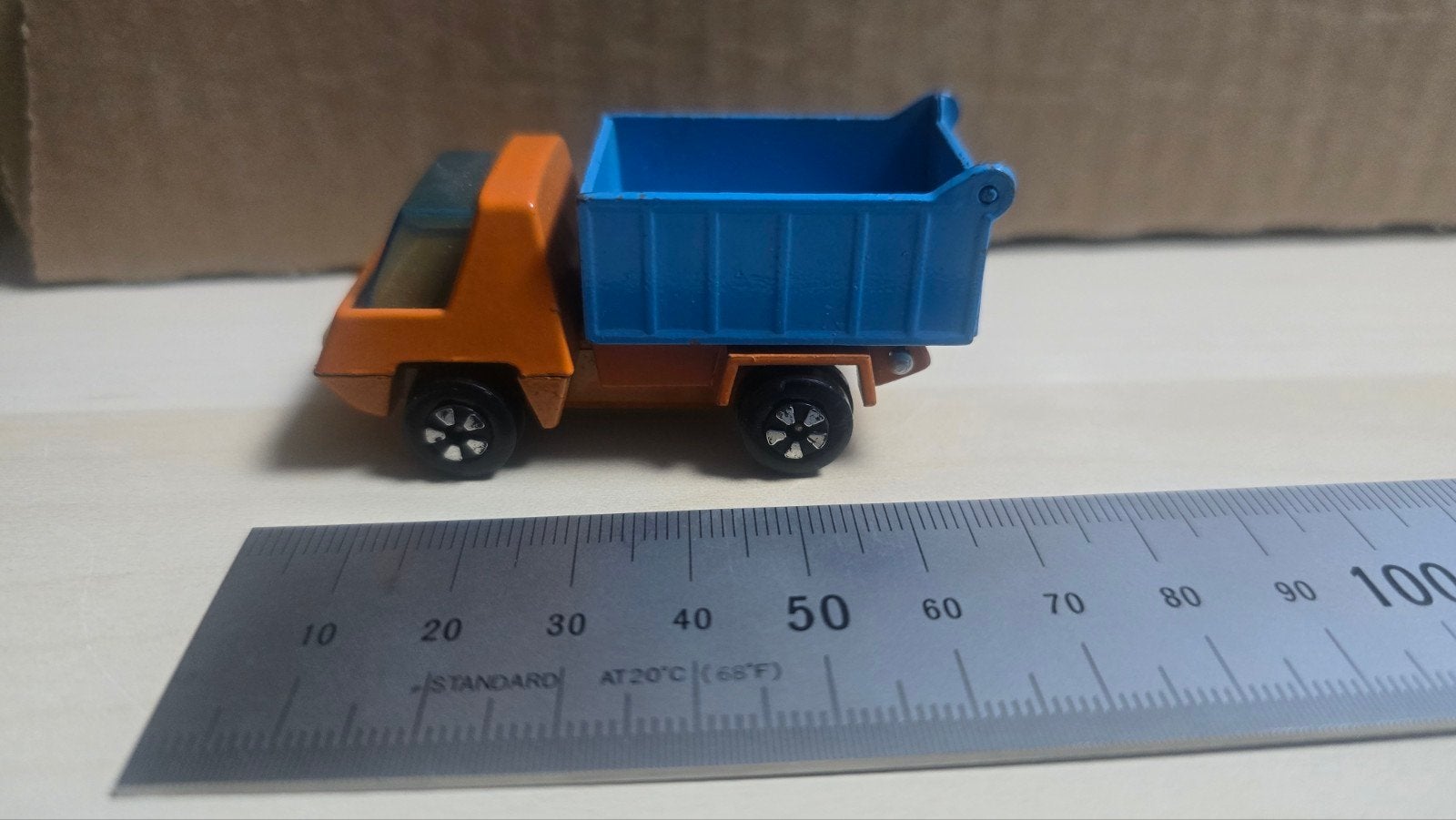 Vintage Playart Kiepwagen - Oranje/Blauw Speelgoedauto, Hobby en Vrije tijd, Modelauto's | Overige schalen, Ophalen of Verzenden