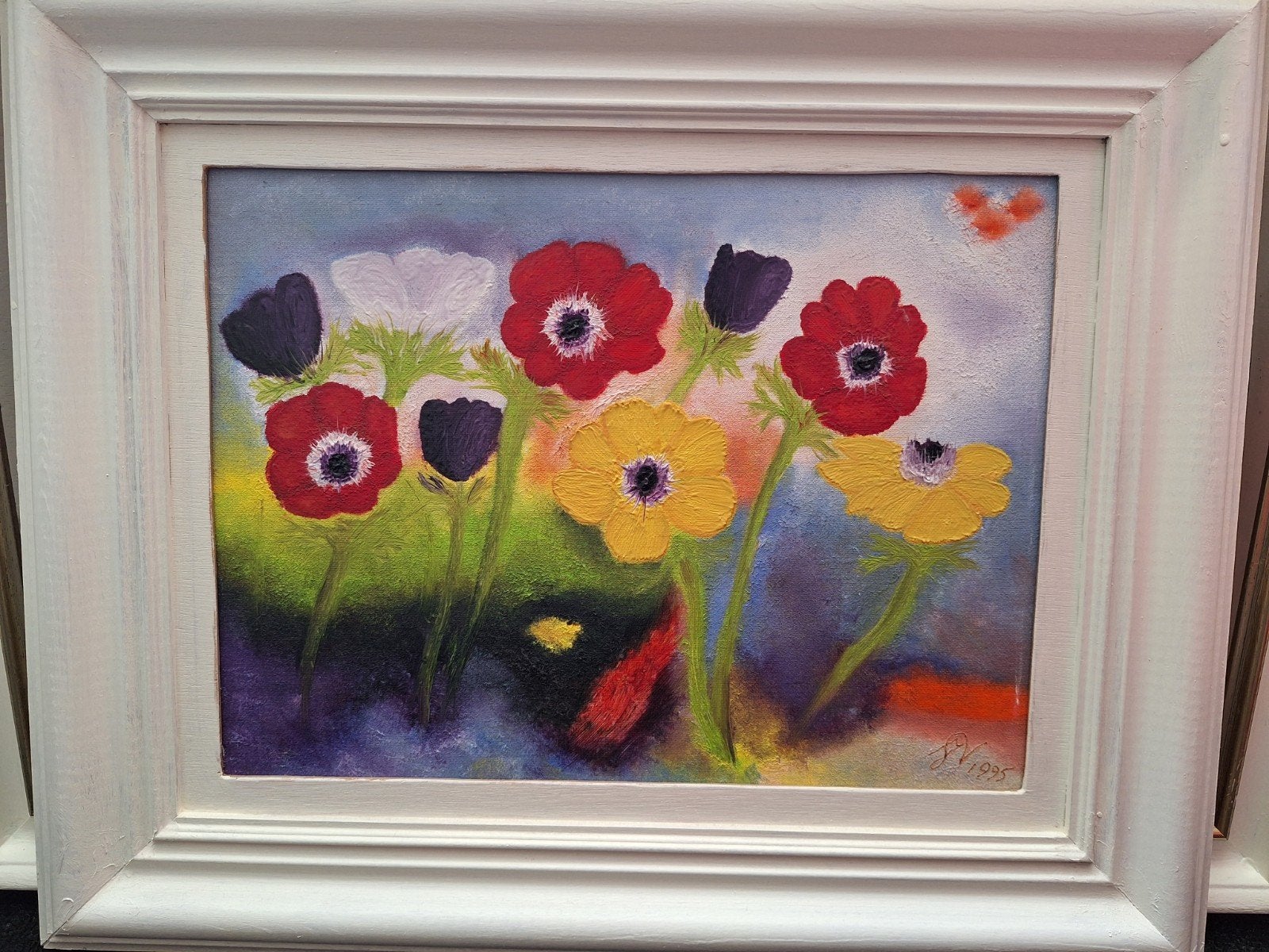 Kleurrijk bloemenschilderij in witte lijst, Gesigneerd, Ophalen of Verzenden, Olieverf, Overige materialen