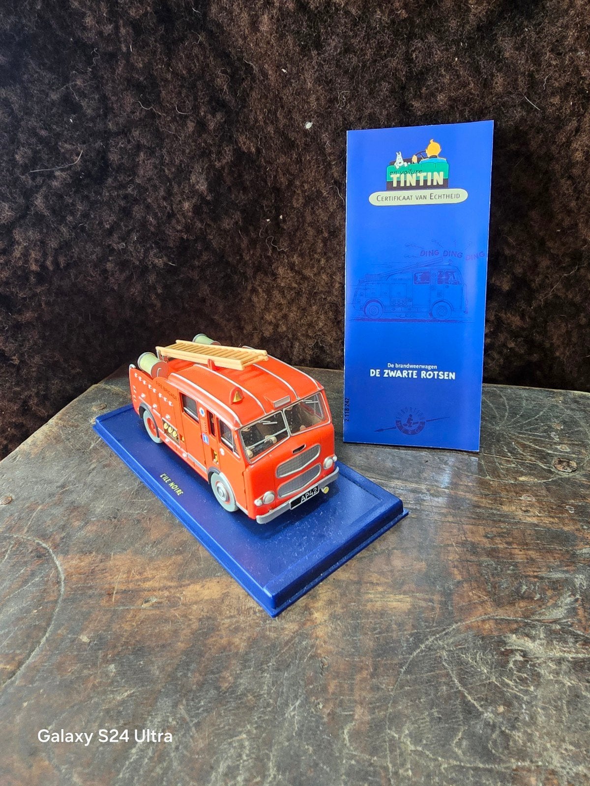 C28> Brandweerwagen  Kuifje-album De zwarte rotsen, Ophalen of Verzenden, Auto, Overige merken