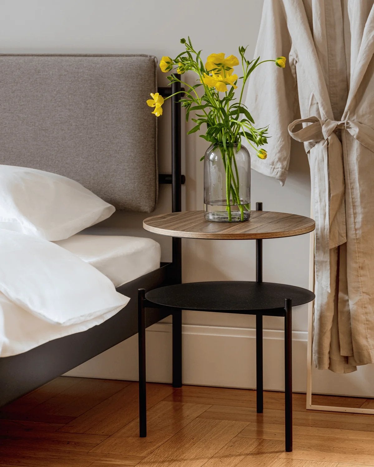 Stijlvol nachtkastje/bijzettafel met twee niveaus, Huis en Inrichting, Ophalen, Minder dan 45 cm, 55 tot 70 cm, Zo goed als nieuw