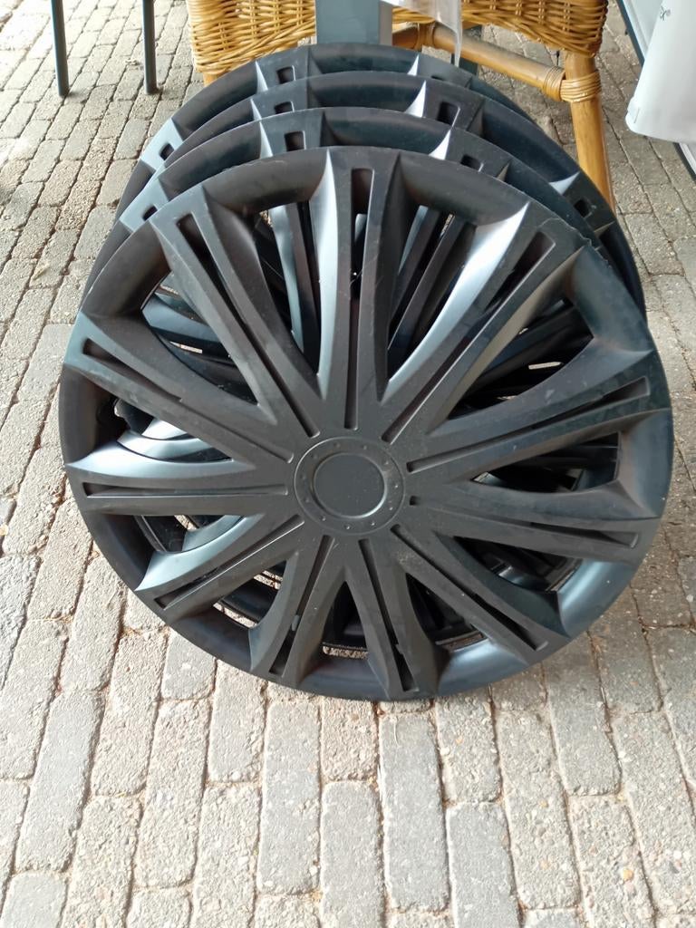 Mooie 16 inch zwarte wieldoppen, Ophalen