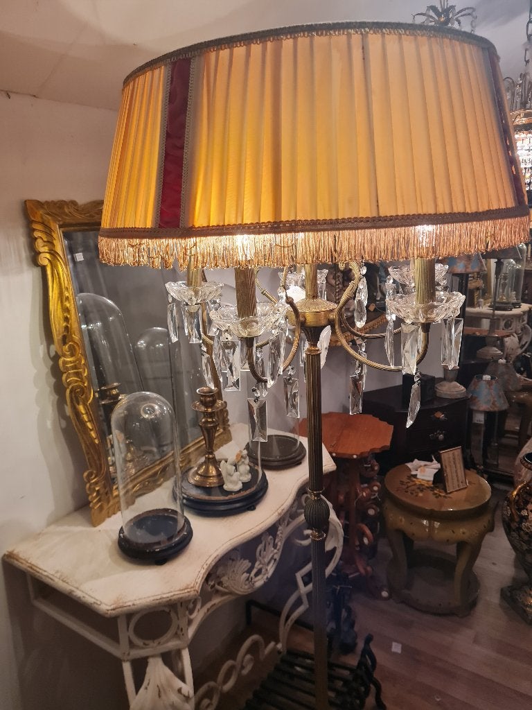 Bijna antieke vloerlamp met kristallen pegels foto 1 t/m 6